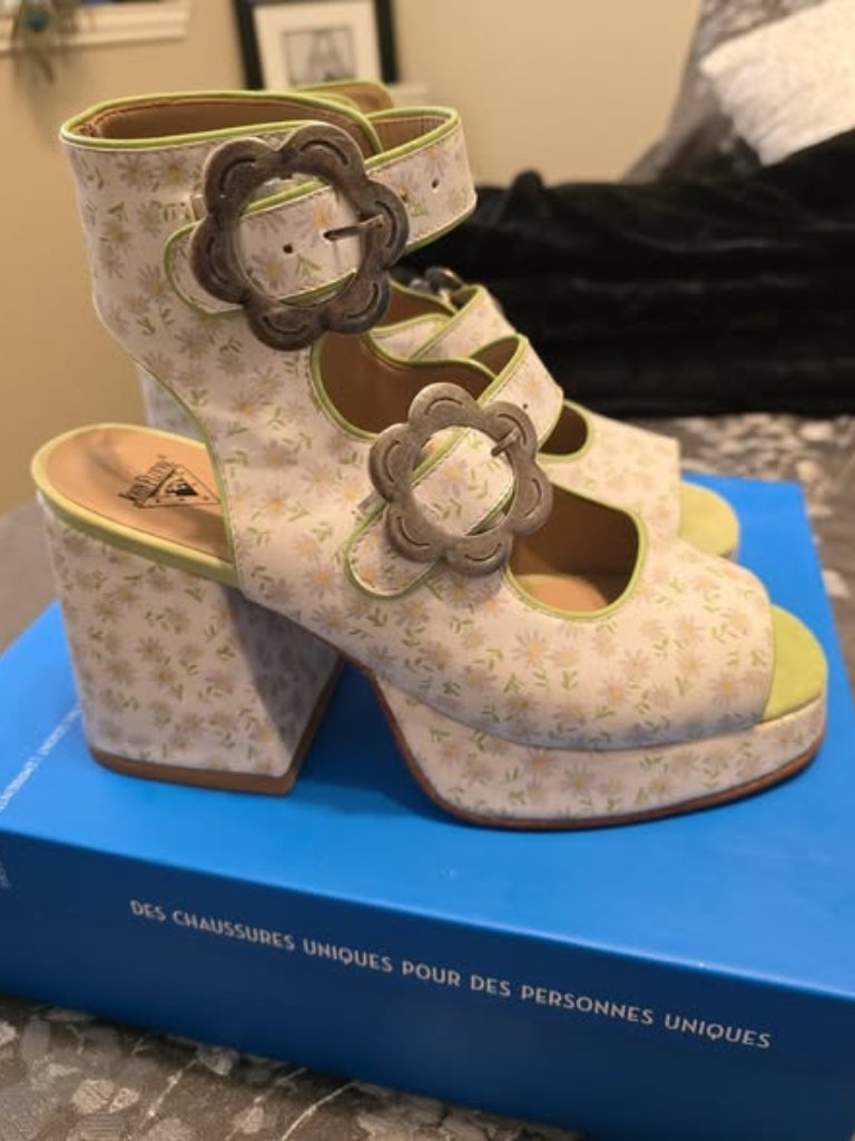 Fluevog Picnic Charleson White Daisy Platform Sandal Size 9 Like New